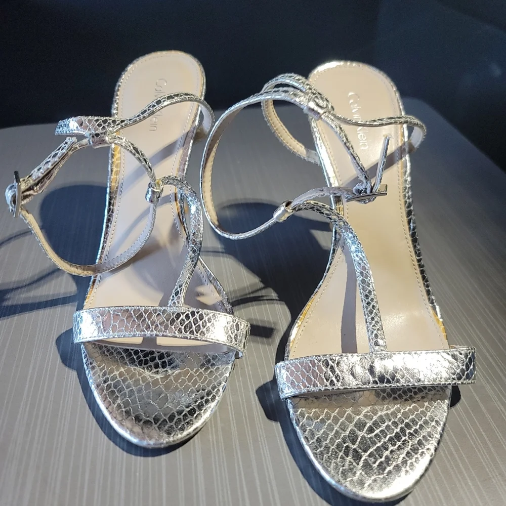 Calvin Klein Womens Silver Sling Back Ankle Strap 4.25‎ Heels Reptile Sz 9M EUC